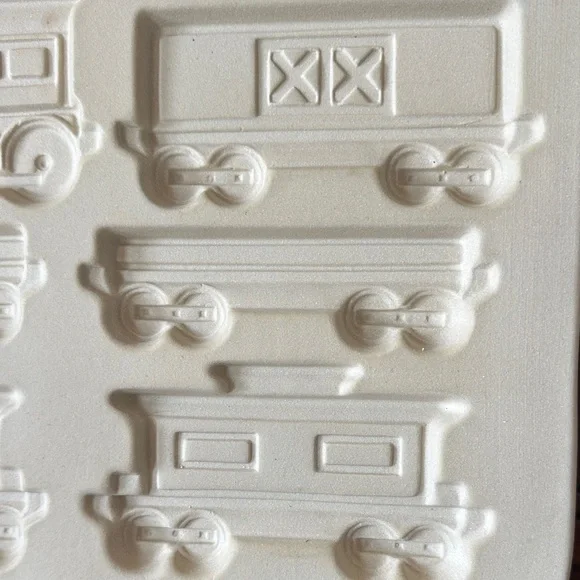 The Pampered chef Vintage Train Shaped gingerbread Baking Mold holiday party - Picture 6 of 9